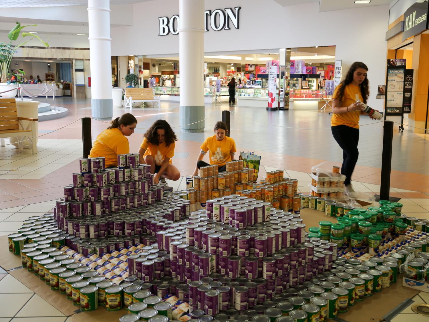 AIAS students participate in CANstruction. 