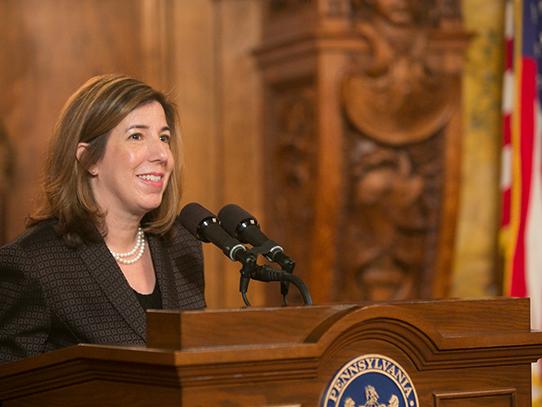 Leslie S. Richards speaking at podium