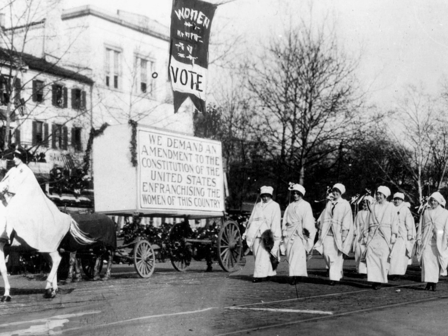 Women marching in 1913 Washington Parade