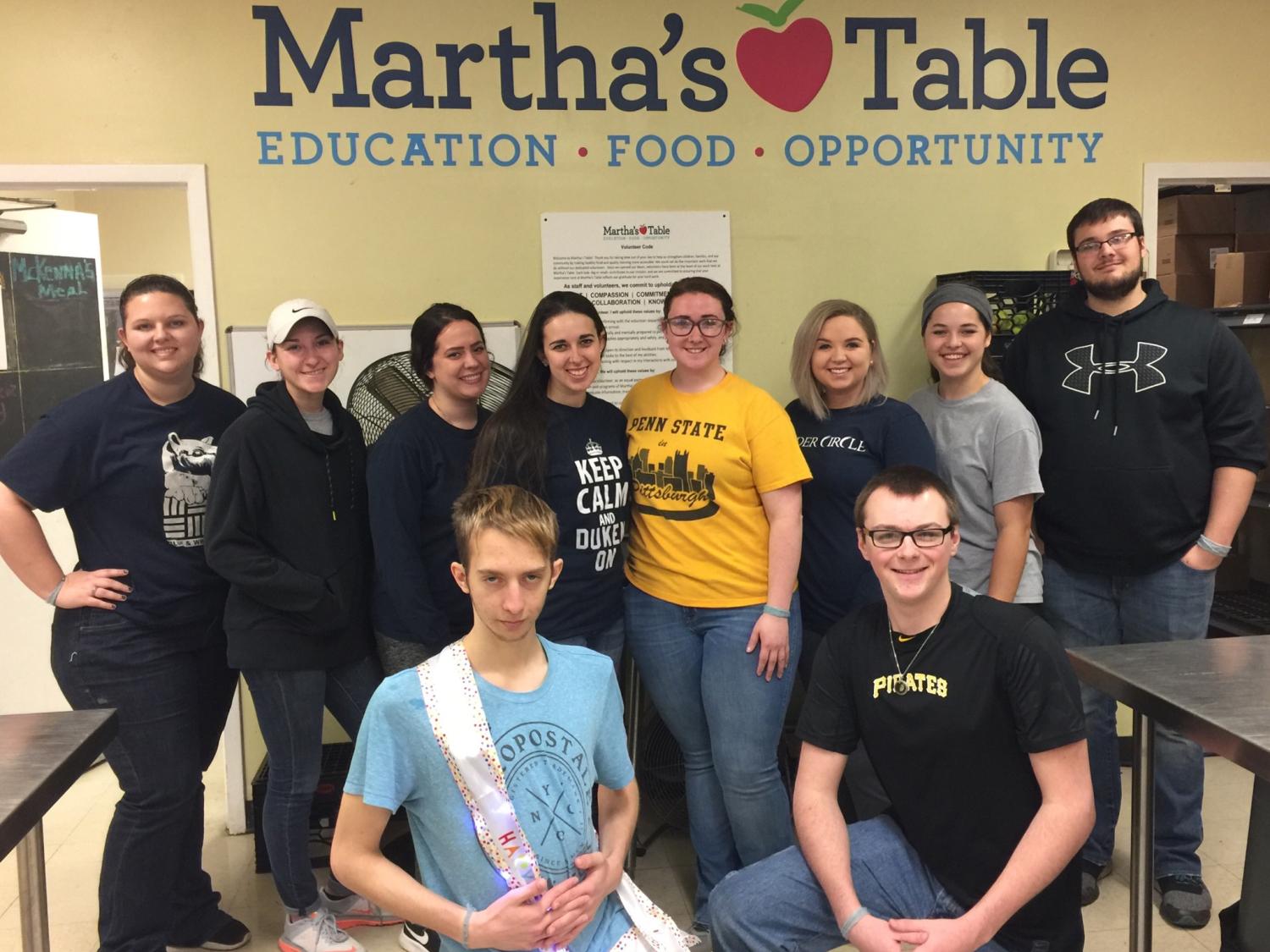 The Alternative Spring Break group at Martha's Kitchen, a charitable organization that provides food to low income individuals.