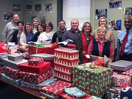 Adopt a Family Giftwrappers