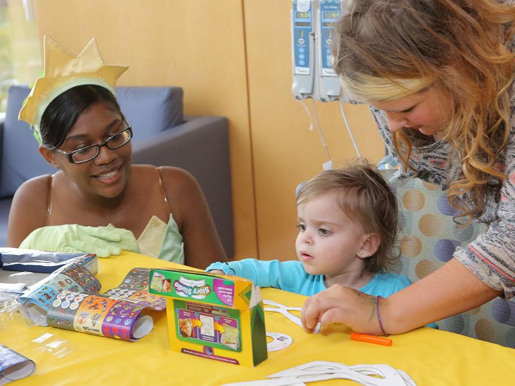 Amina Grant makes crafts with children at Hershey medical center