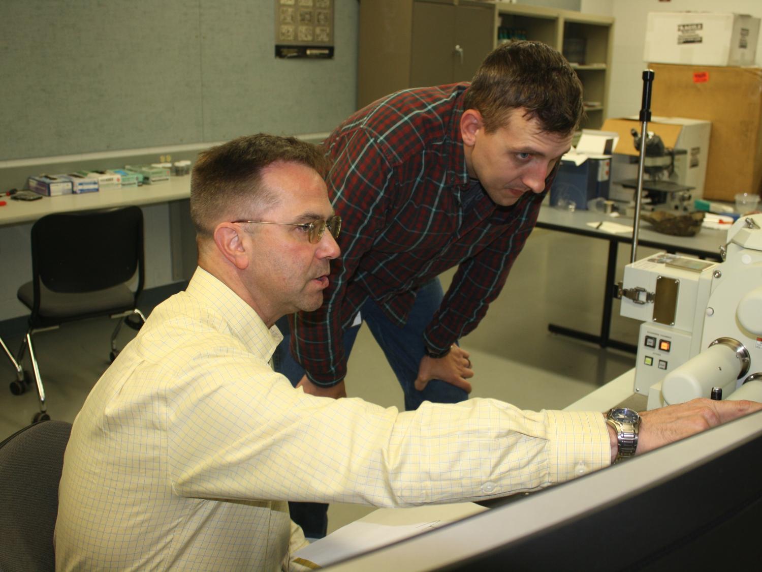 Instructor in Engineering Stephen Feldbauer, seated, and student Kyle Bear. 
