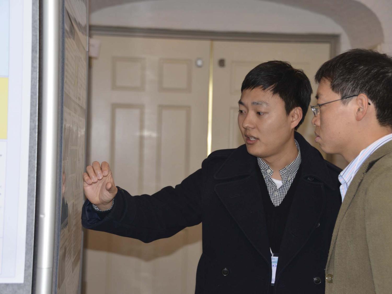 Students discuss research at CERS 2016