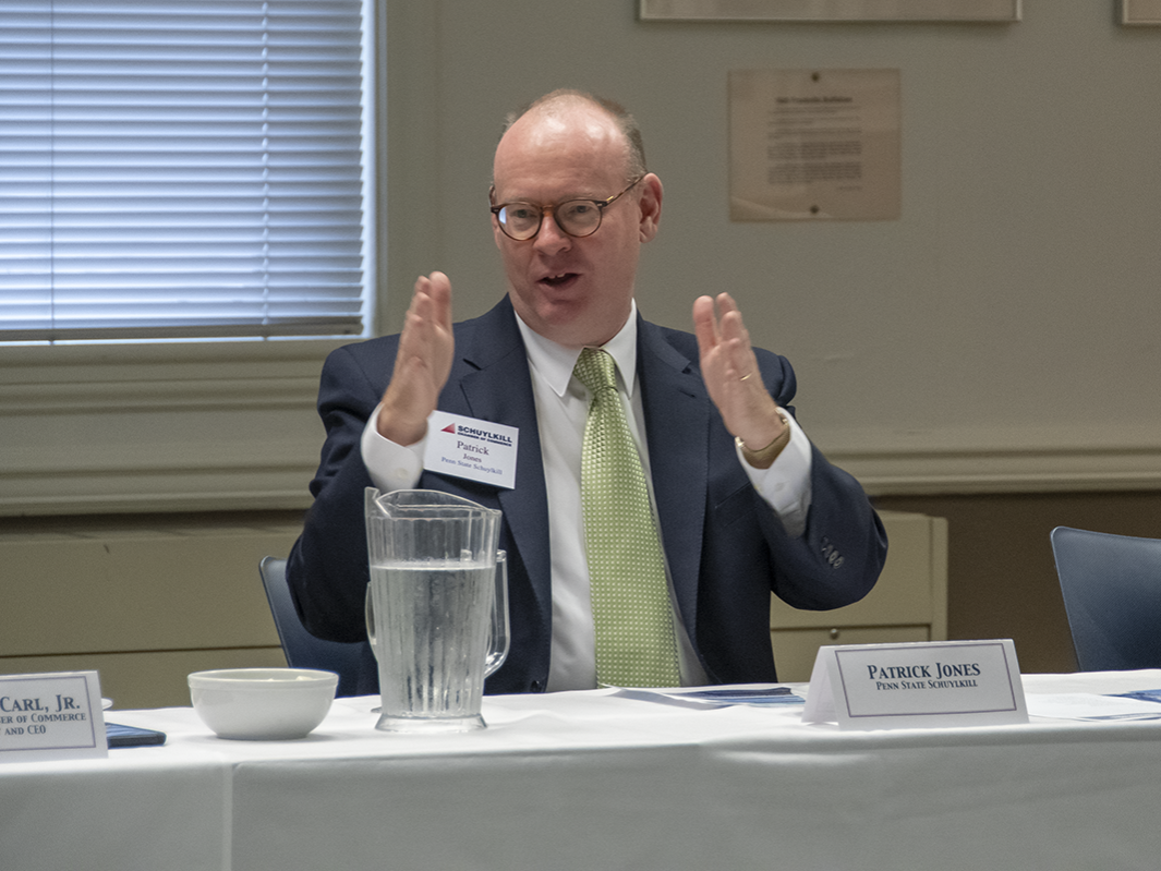 Chancellor Jones explains the new initiative to the luncheon attendees. 