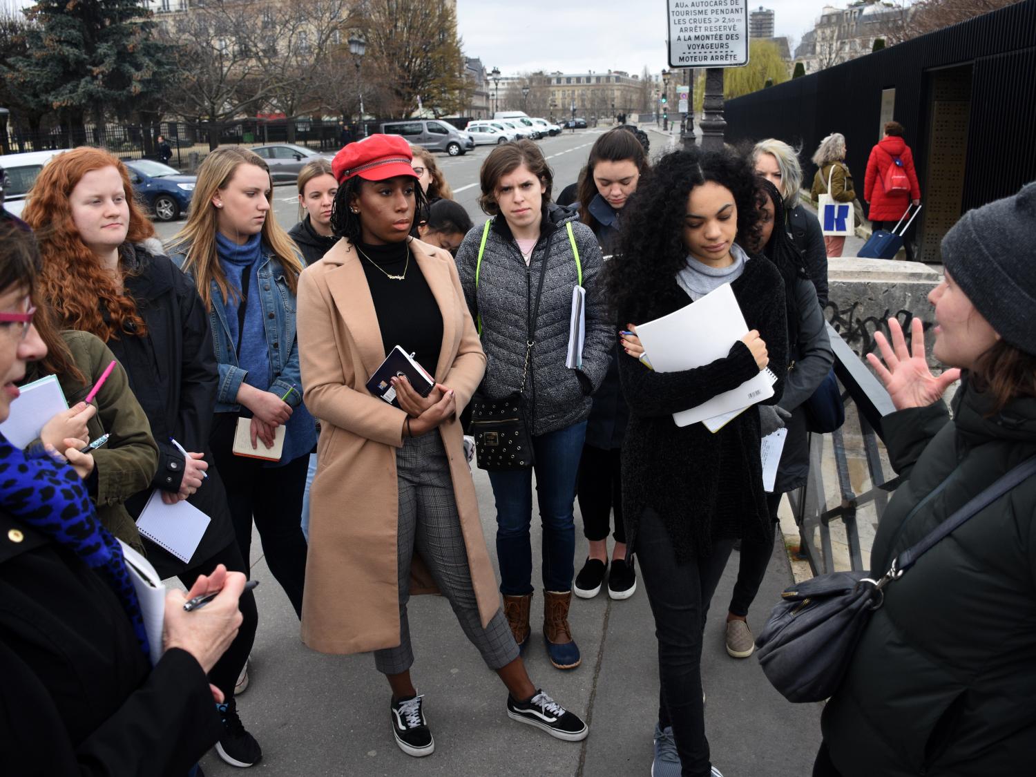 Students in FR/JST 197 tour Paris