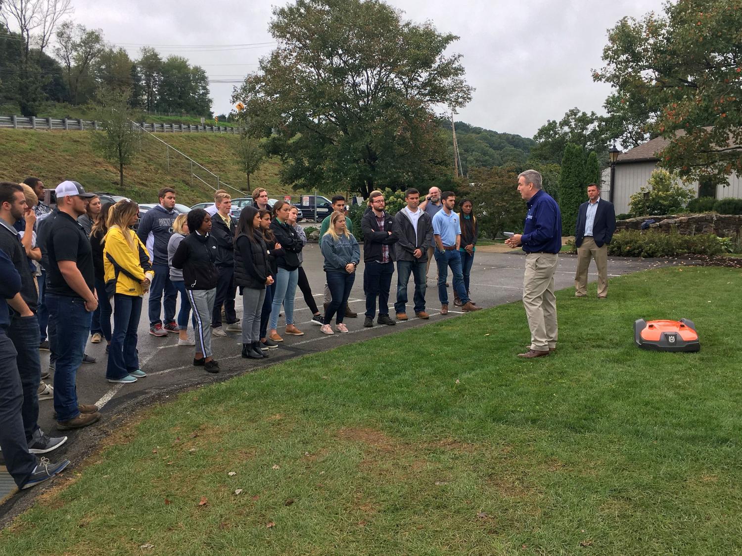 Dan Eichenlaub talks to students