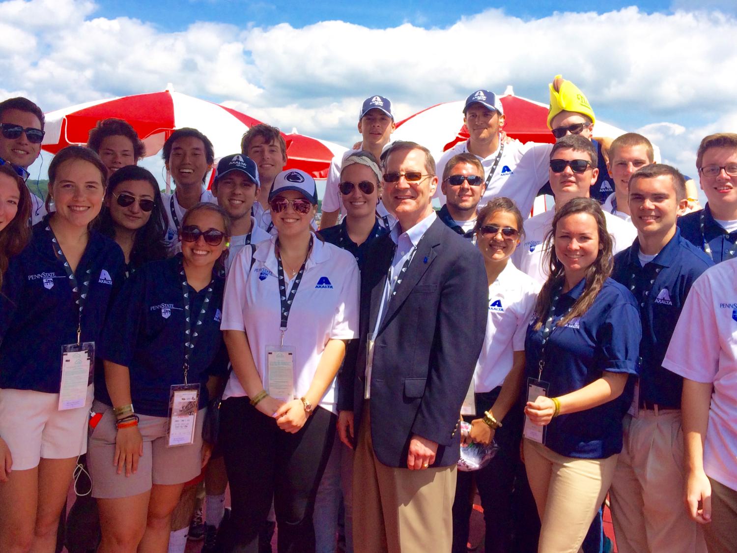 Dean Whiteman gathers with Smeal students.