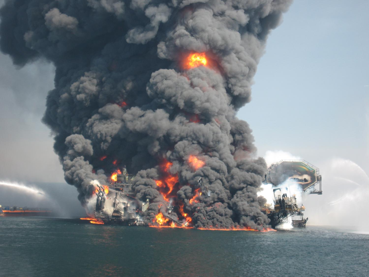 Deepwater Horizon burning