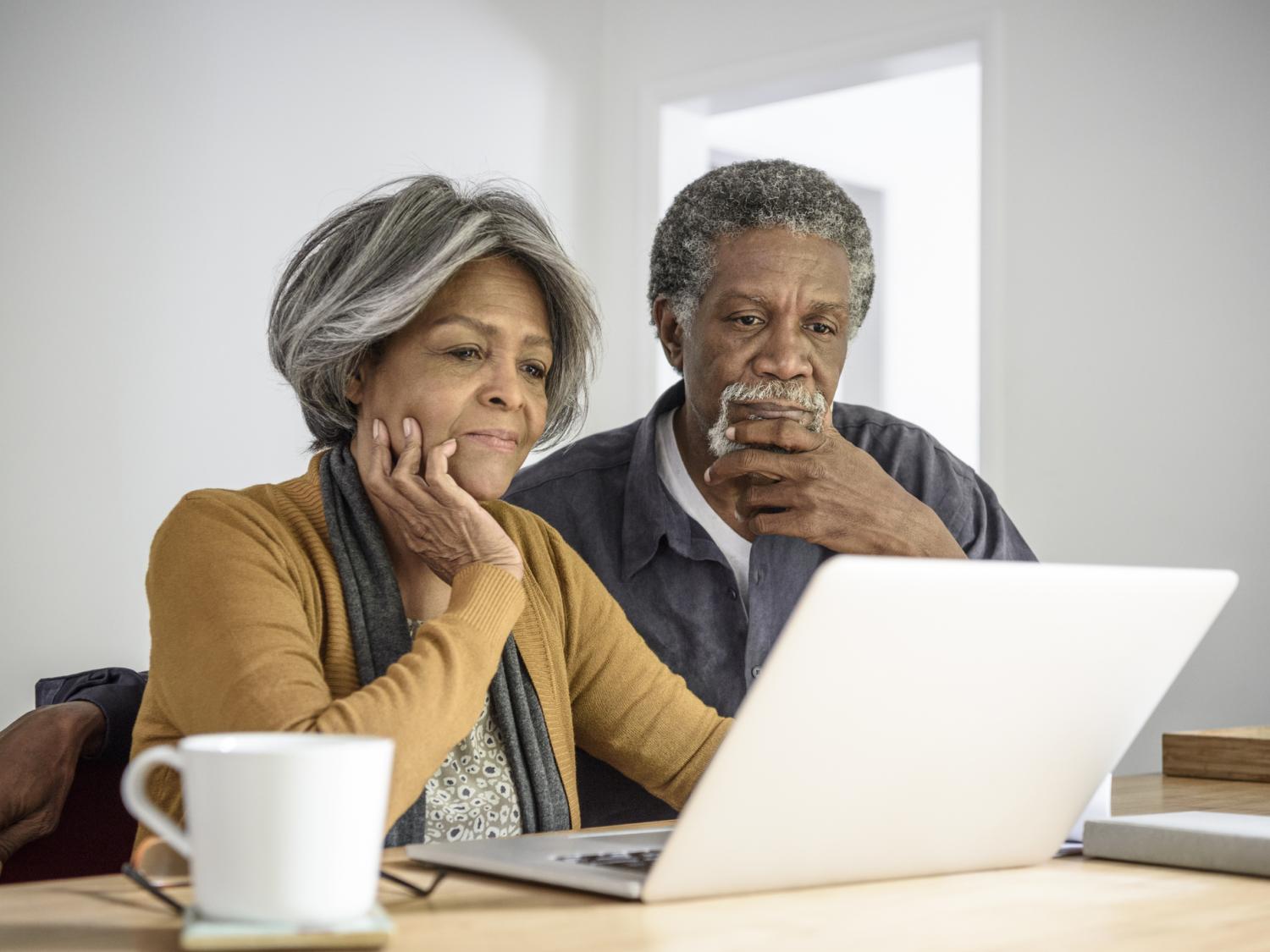 elderly couple looking at computer screen