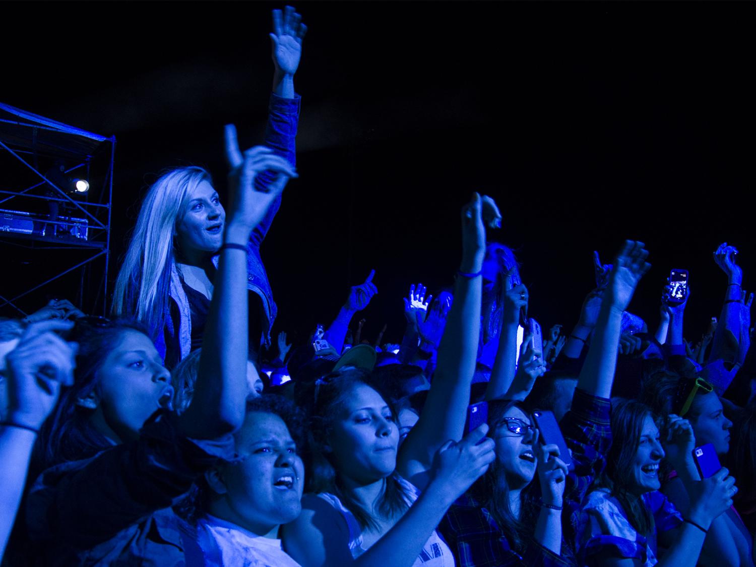 Fans waiting for Wiz Khalifa