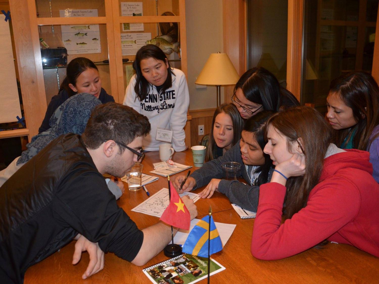 Students work on a map puzzle together during the fall 2014 Global Engagement and Leadership Experience.