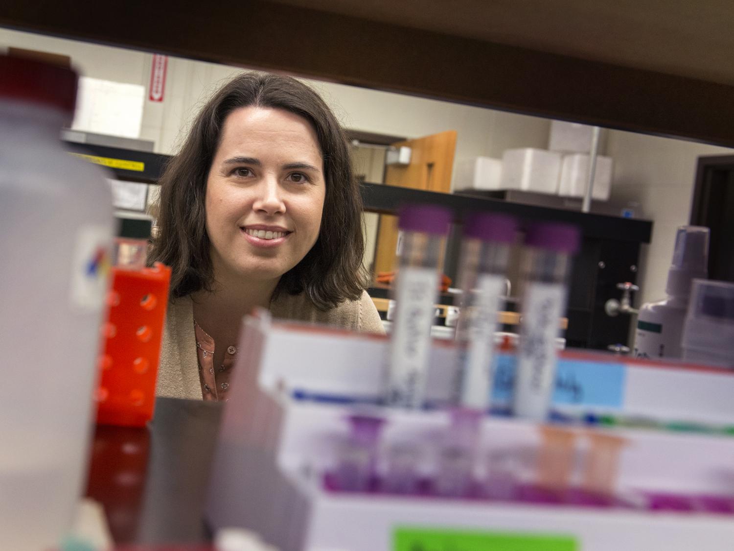 Heather_Hines portrait in lab