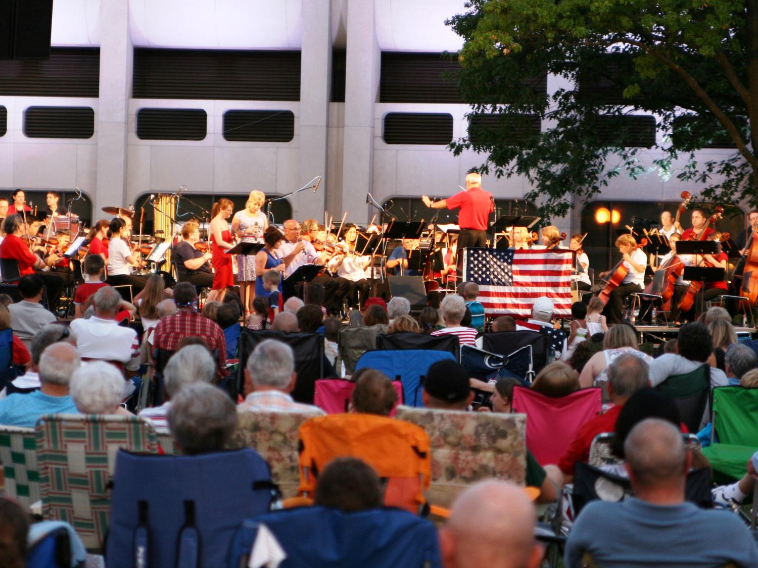 A crowd watches the Hershey Symphony Orchestra perform on the Penn State Hershey Medical Center lawn.