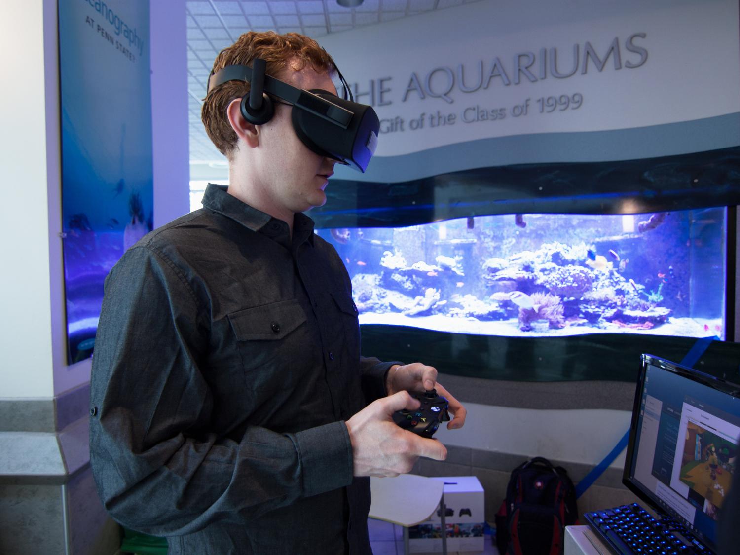 A student uses the Oculus Rift virtual reality device 