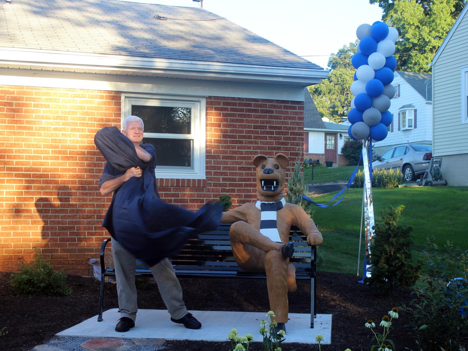 York Lion Bench 2015