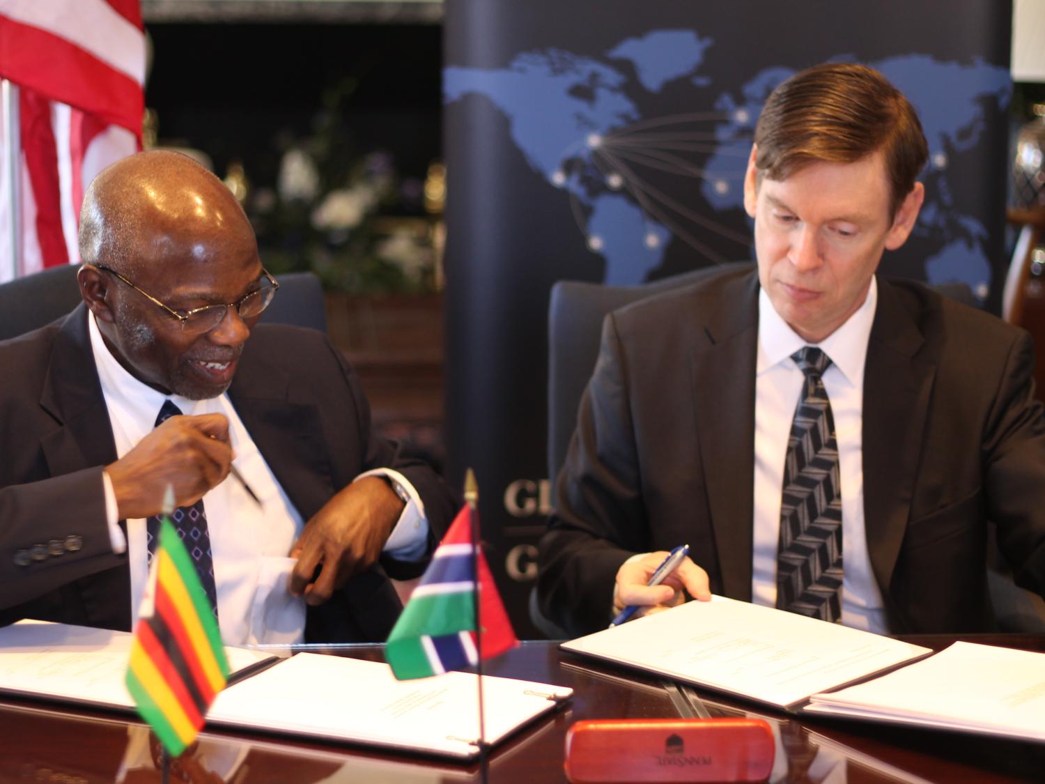 Inage of M.Adewumi & T.Kline signing agreement