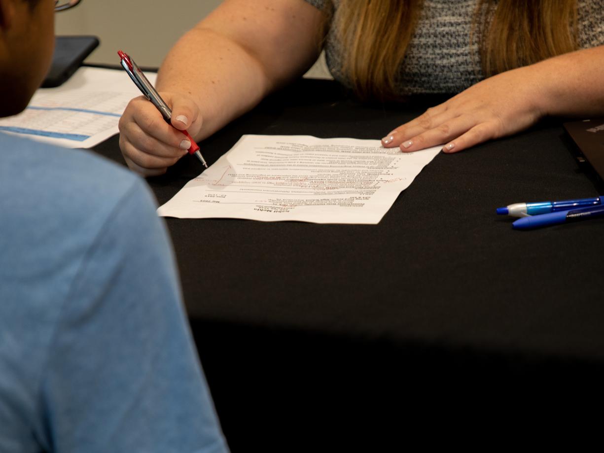 An alumni mentor reviews a student resume