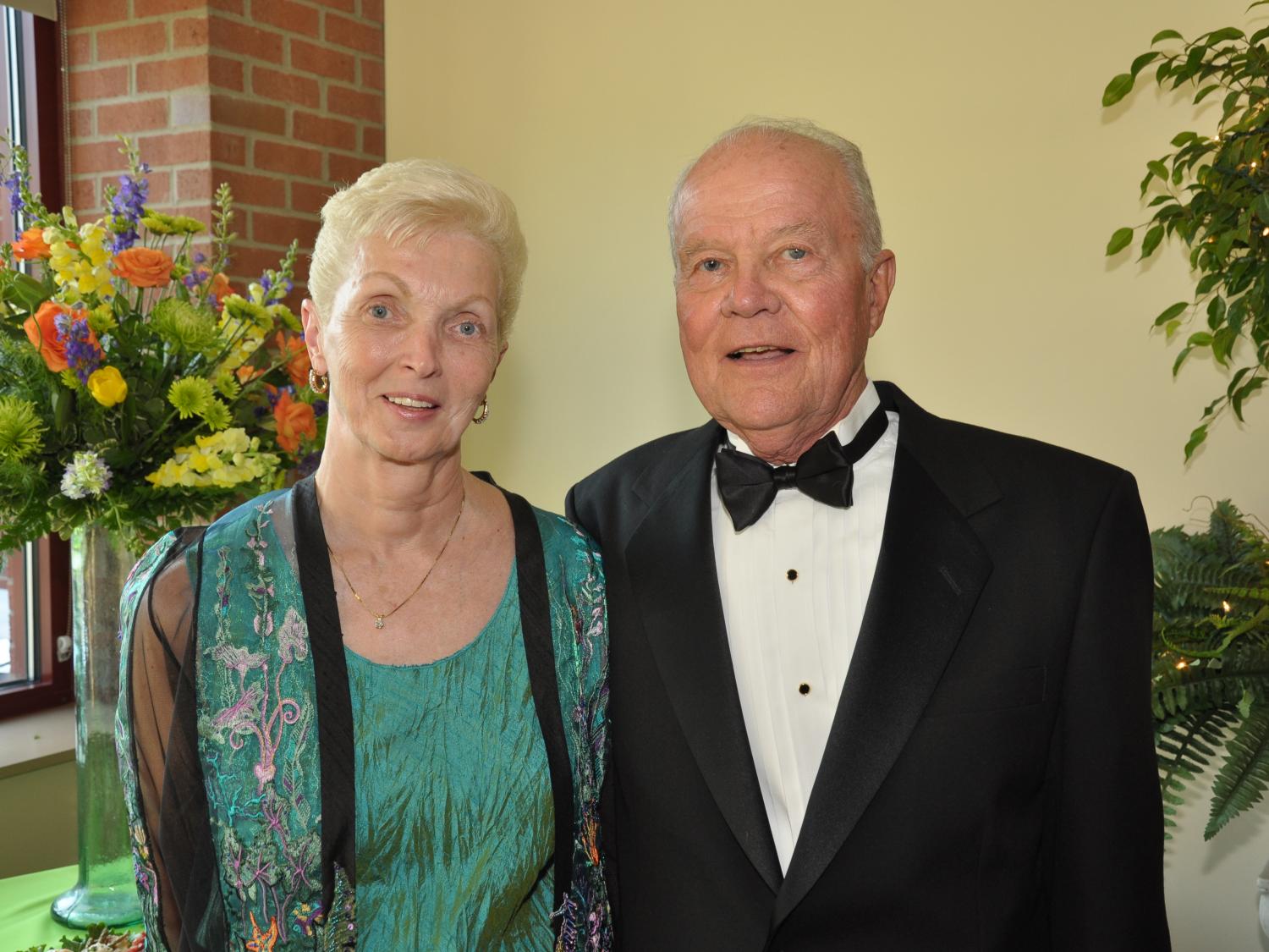 A portrait of Kathryn and Larry V. Smith