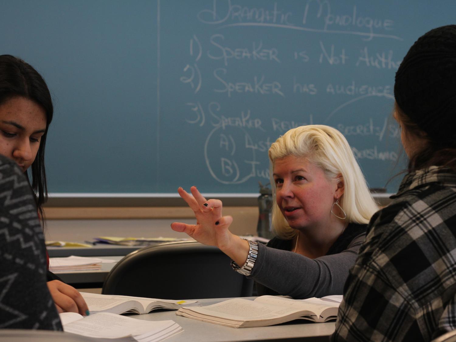 Laura Rotunno talking to students