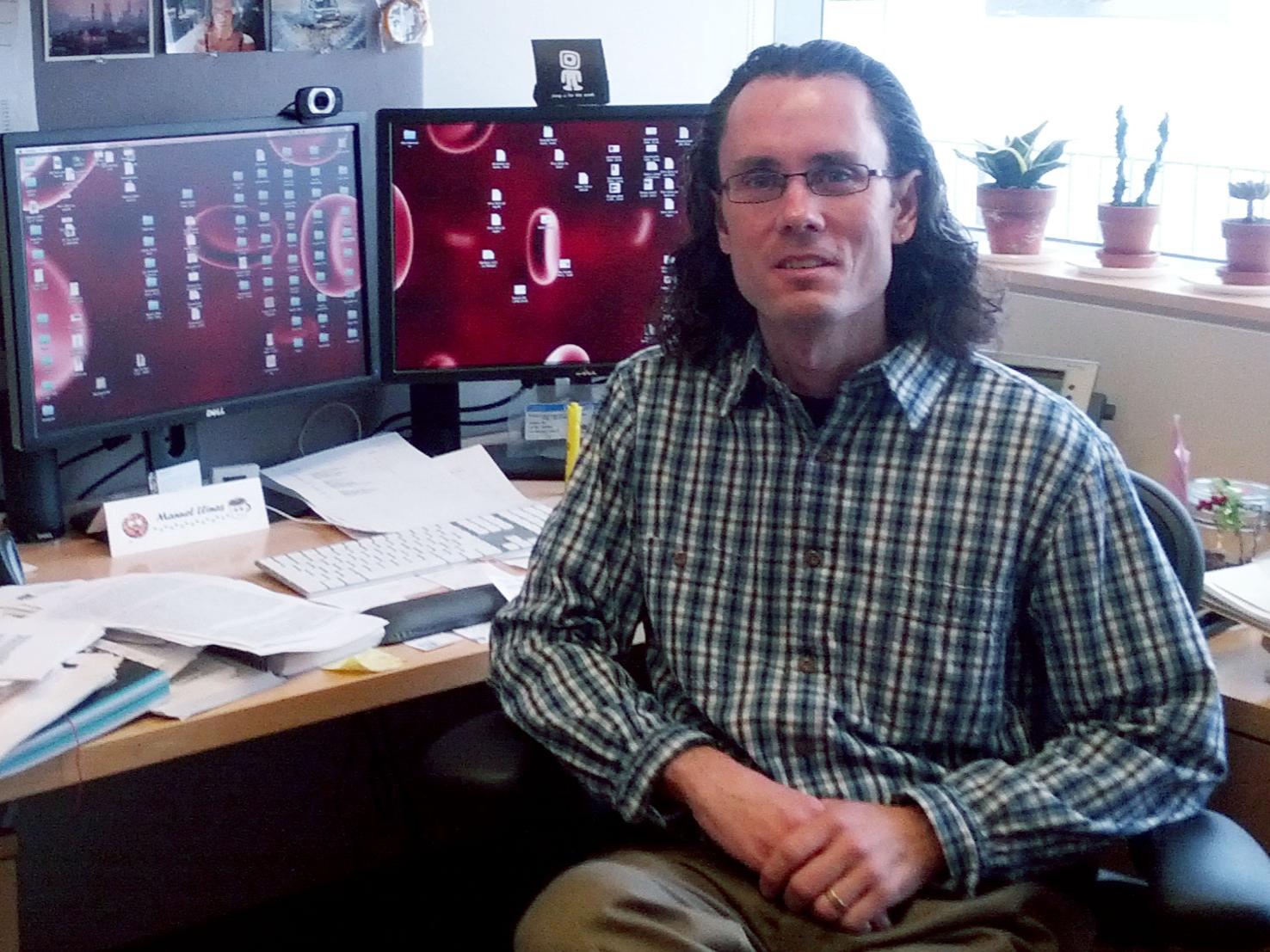 Manuel Llinás in his office in the Millennium Science Complex.