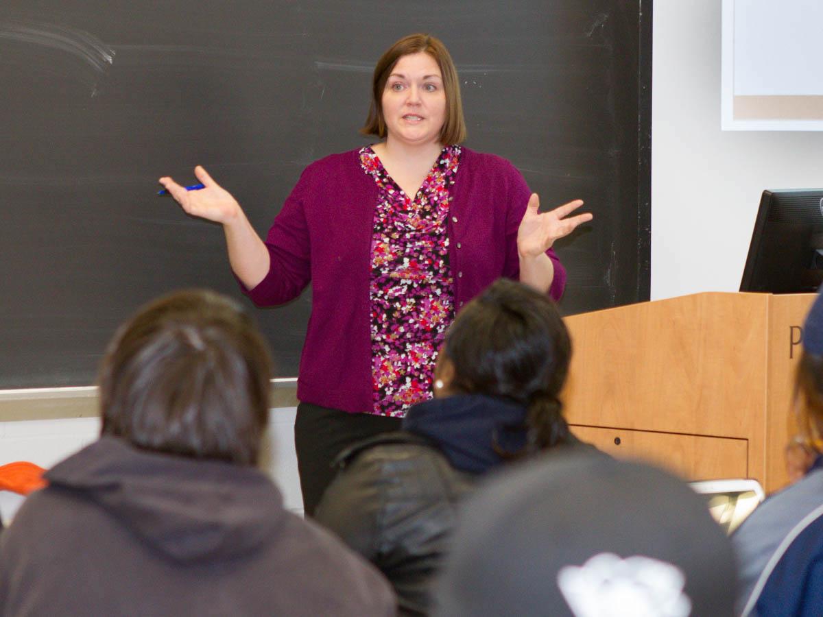 Associate Professor Mari Pierce lectures to a class.