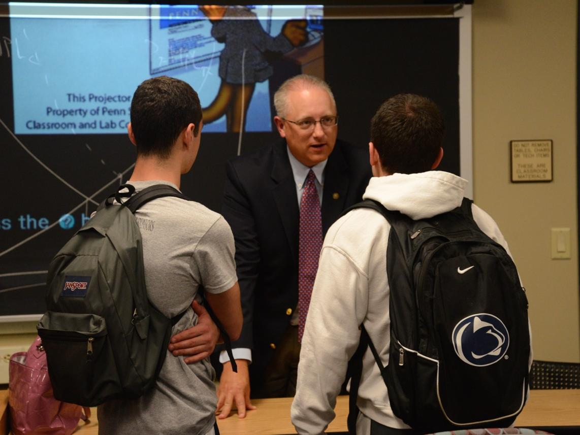 Casey Moore talks with engineering students about life after college