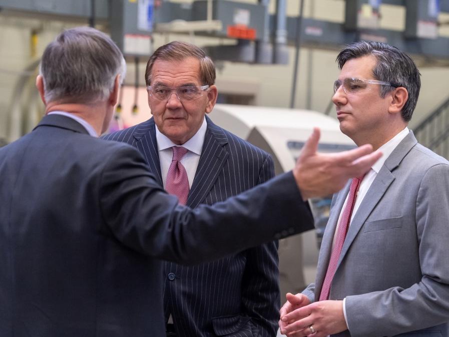 Former Gov. Tom Ridge tours the plastics processing lab at Penn State Behrend