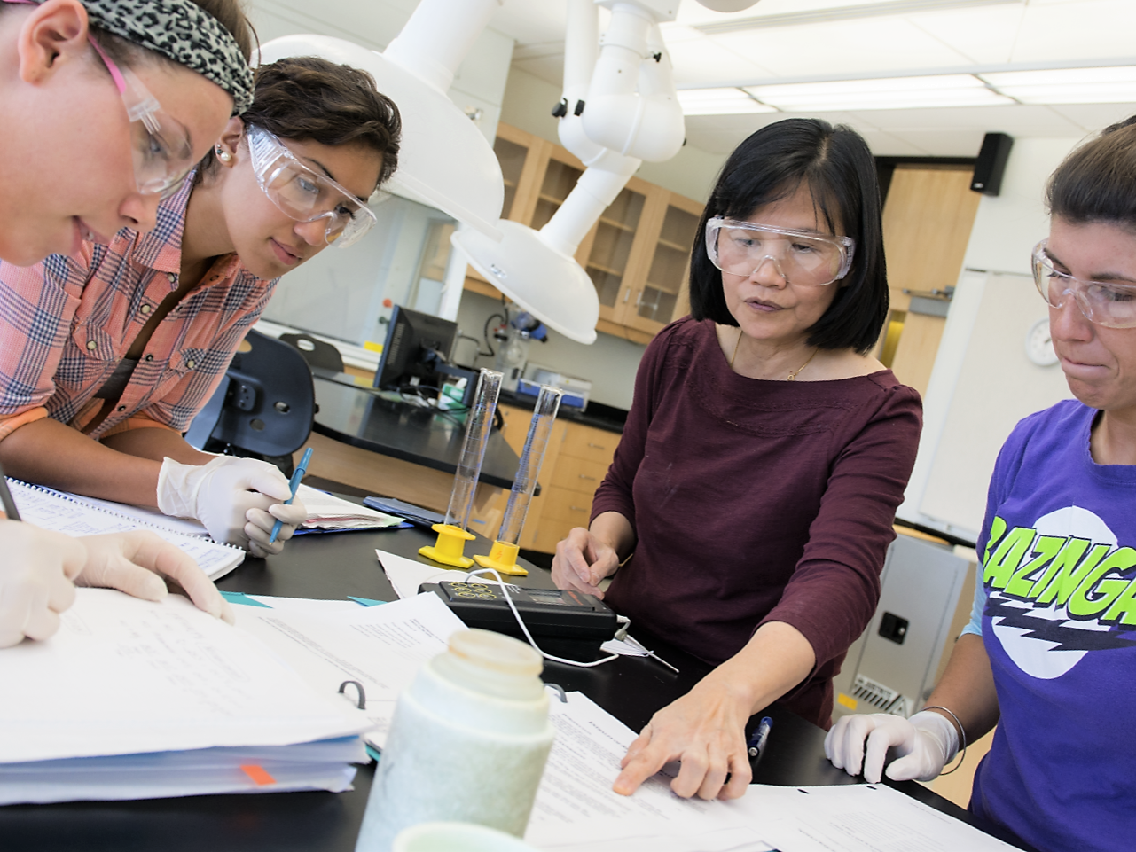 Dr. Phuong Truc-Pham working with students in the campus' chemistry lab