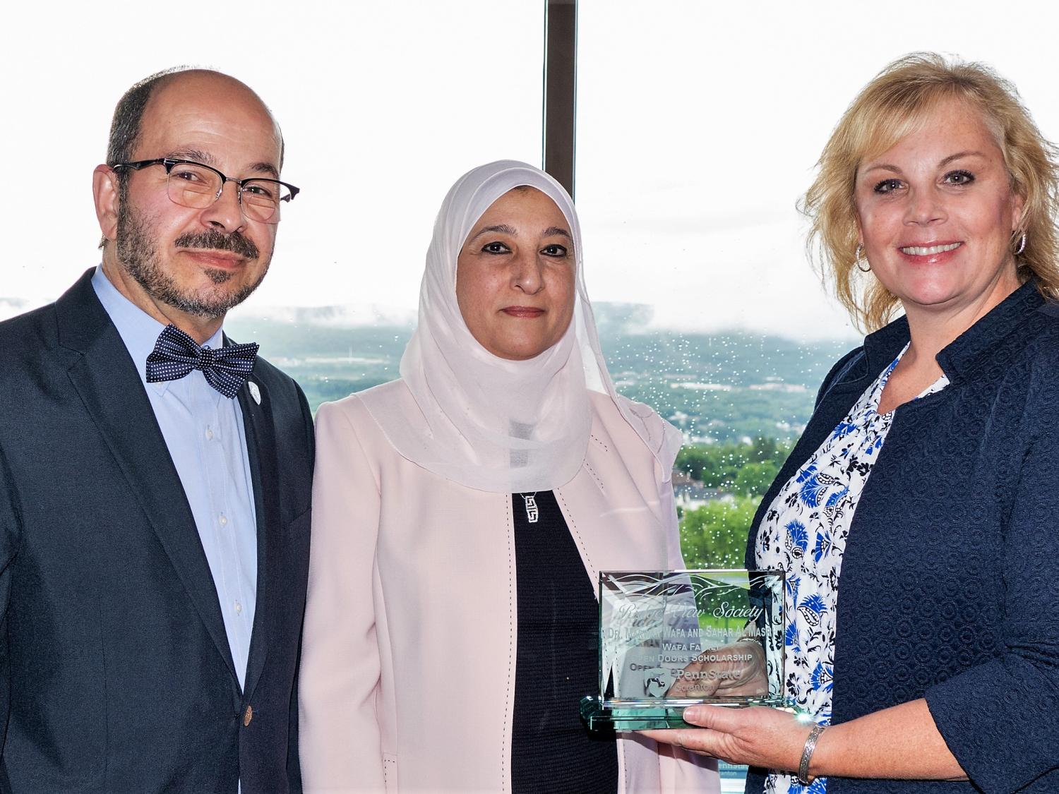 Dr. Marwan Wafa and Sahar al Masri receiving ridge view plaque