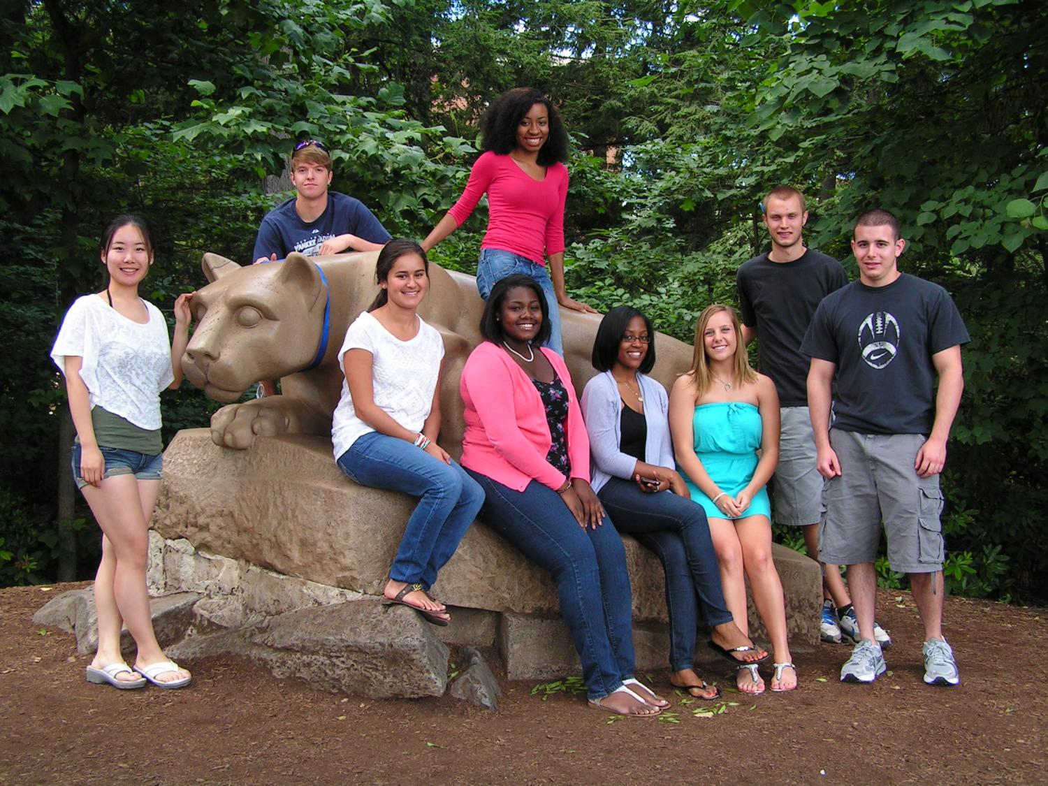 students in front of the Nittany Lion Shrine
