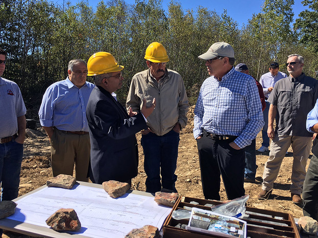 Sarma Pisupati talks with Secretary of Energy Rick Perry