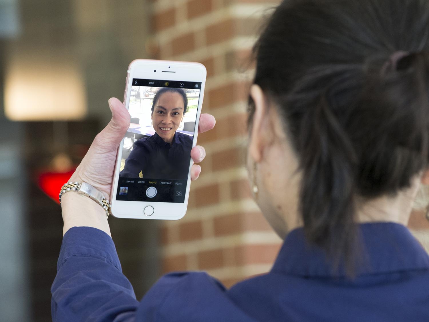 Dr. Chinintorn (Pom) Nakhata taking a selfie