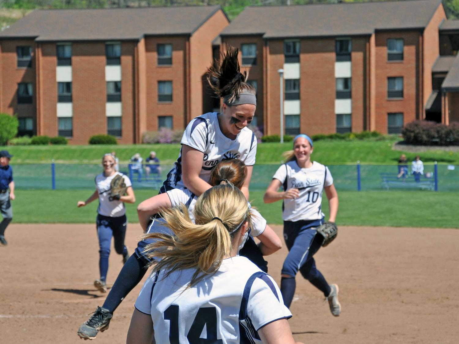 Women's softball AMCC champs