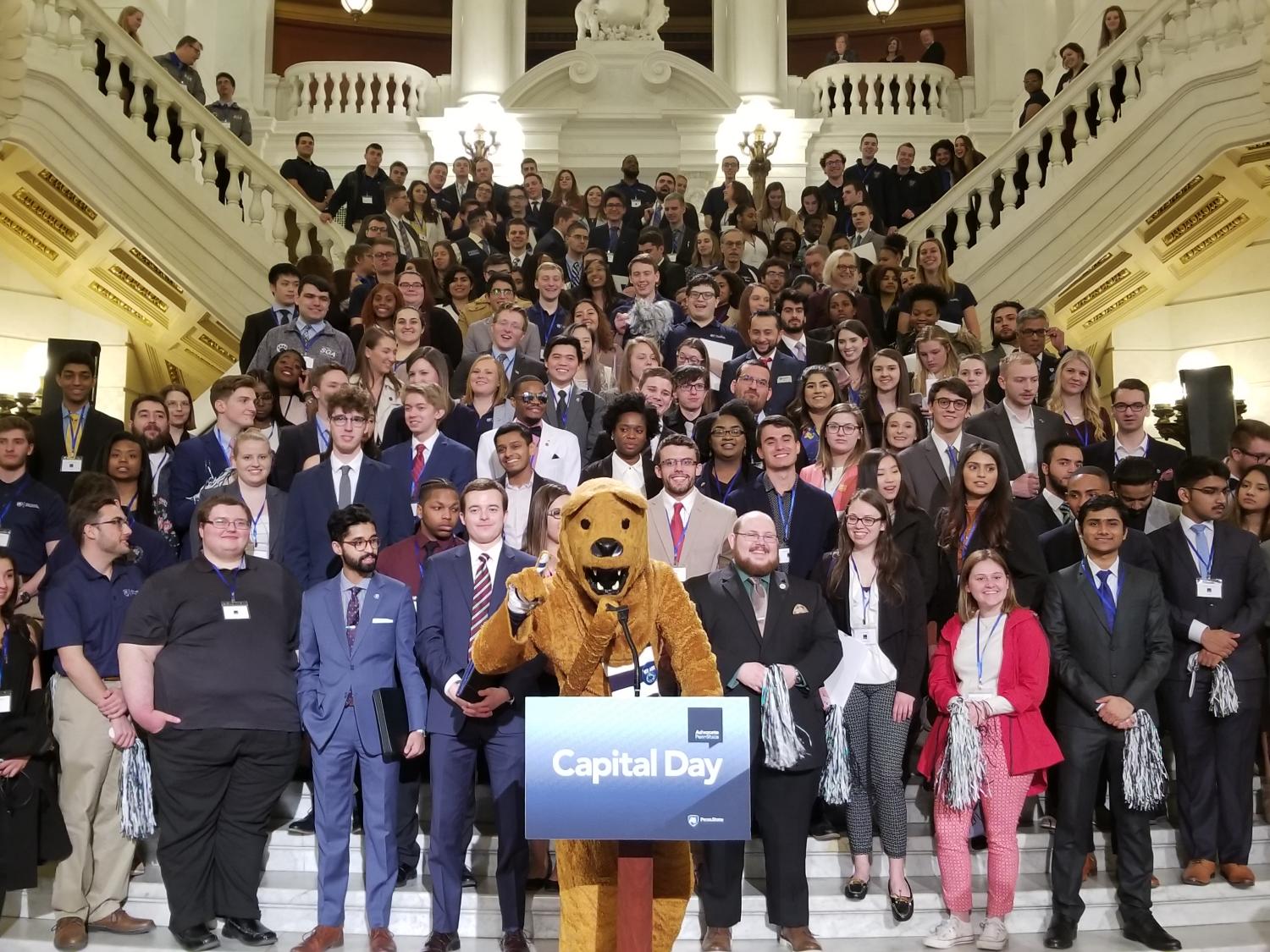 Large group in Capitol rotunda
