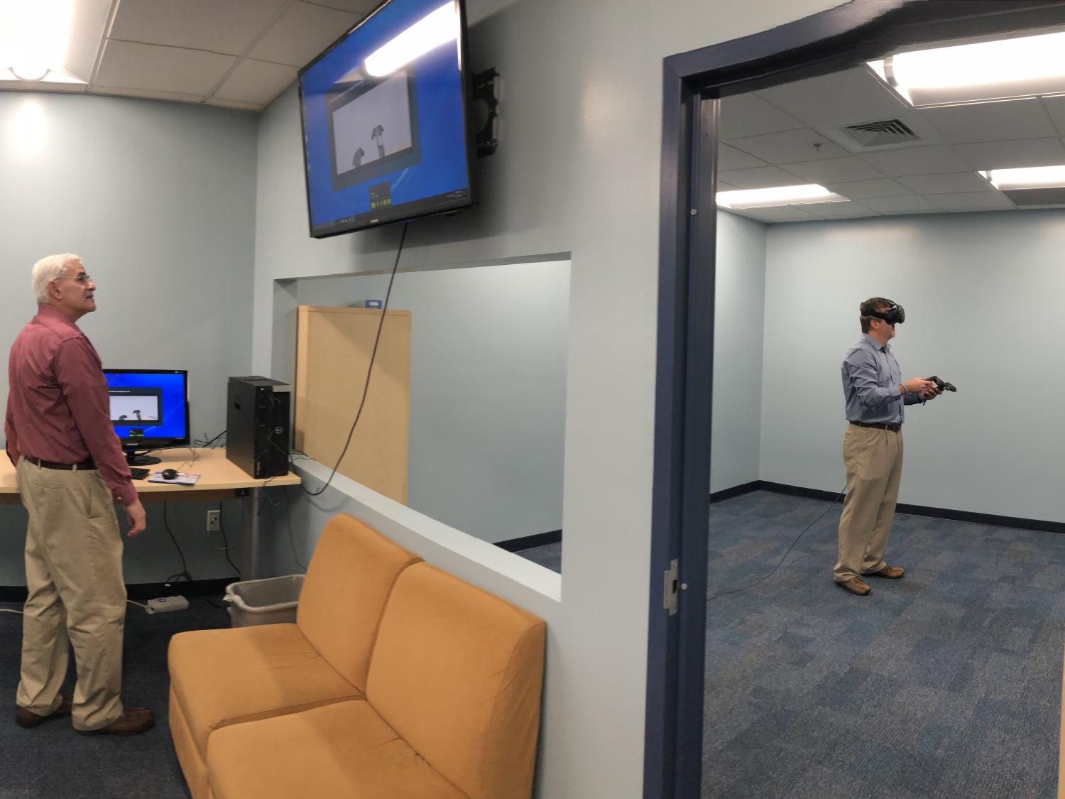 Faculty member tries out new VR room