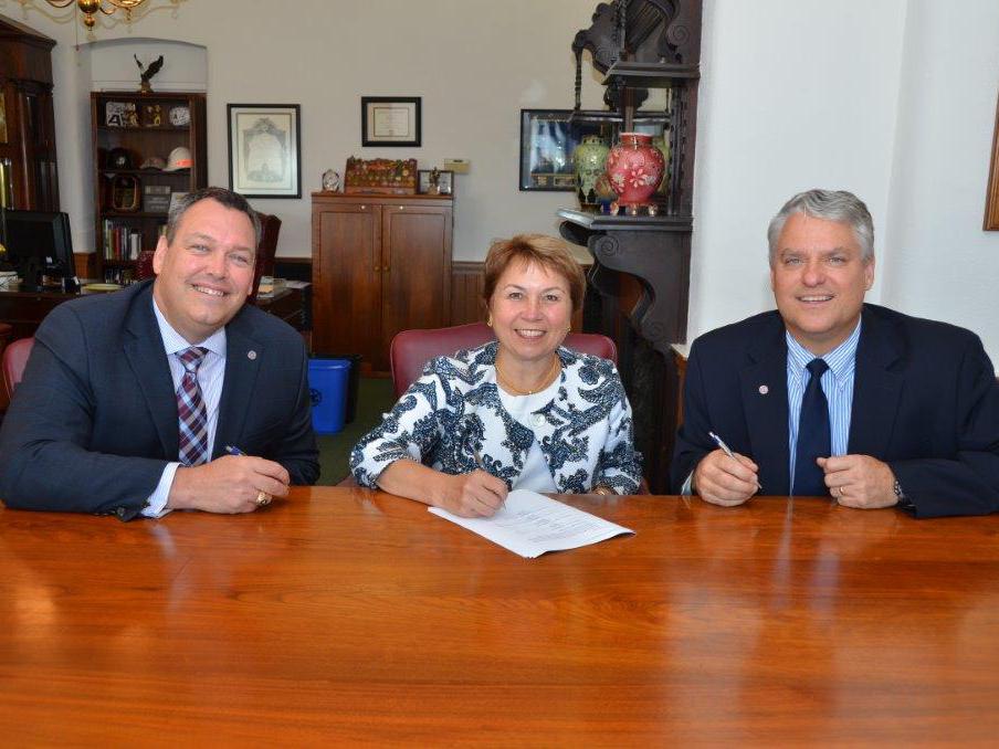 Penn College signs transfer agreement with Williamson College