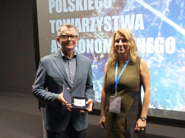 Wolszczan presented with Bohdan Medal