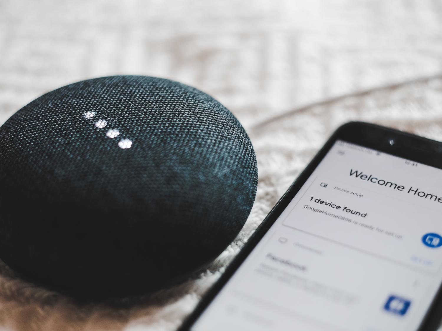 Cell phone and speaker