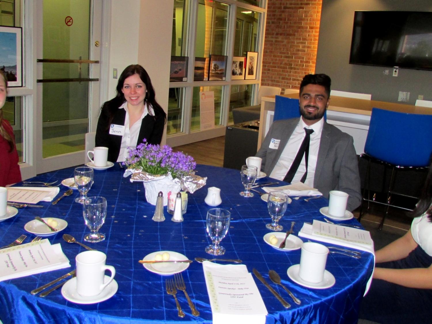 etiquette dinner guests