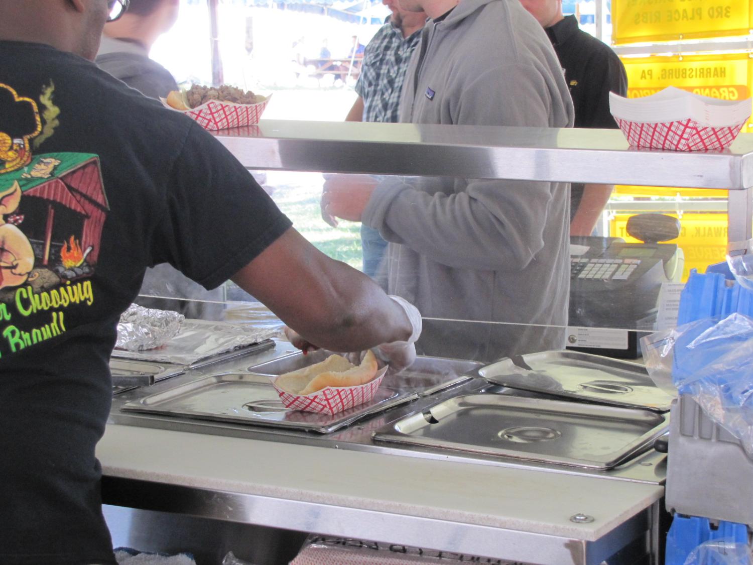 serving food photo