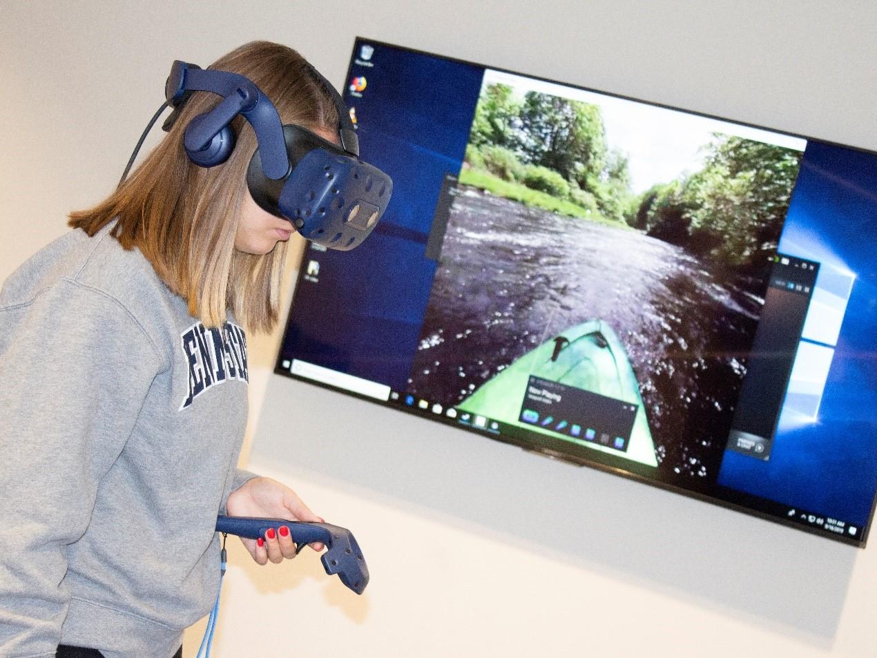 Student views 360-degree video