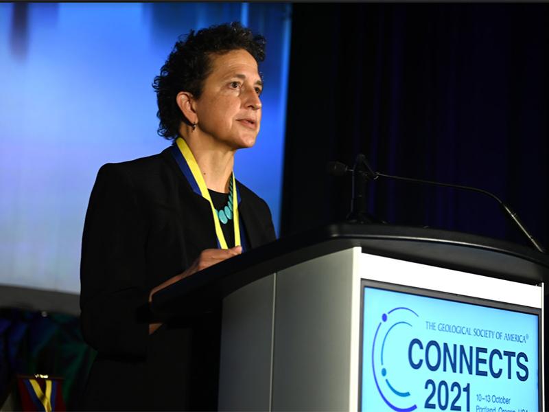 Katherine Freeman receiving Arthur Day Medal