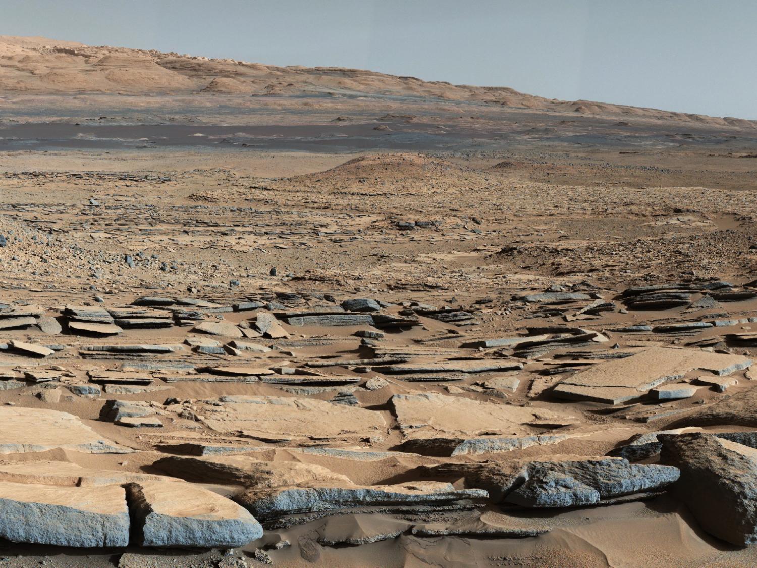 Curiosity rover photographs strata at the base of Mount Sharp on Mars