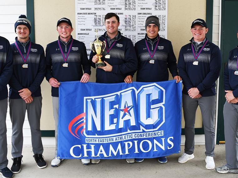 Men's golf team with NEAC Championship banner