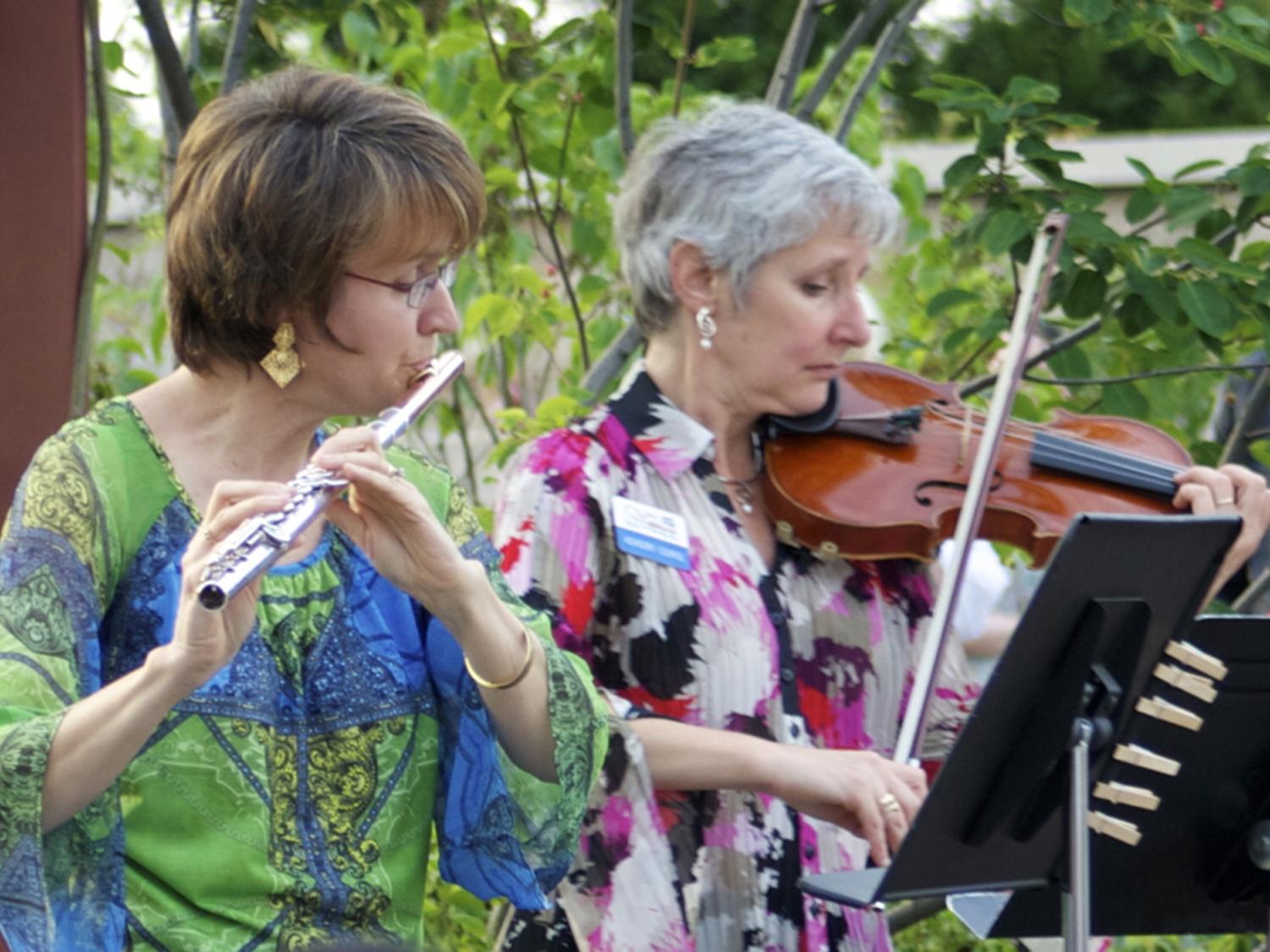 musicians performing at Arboretum