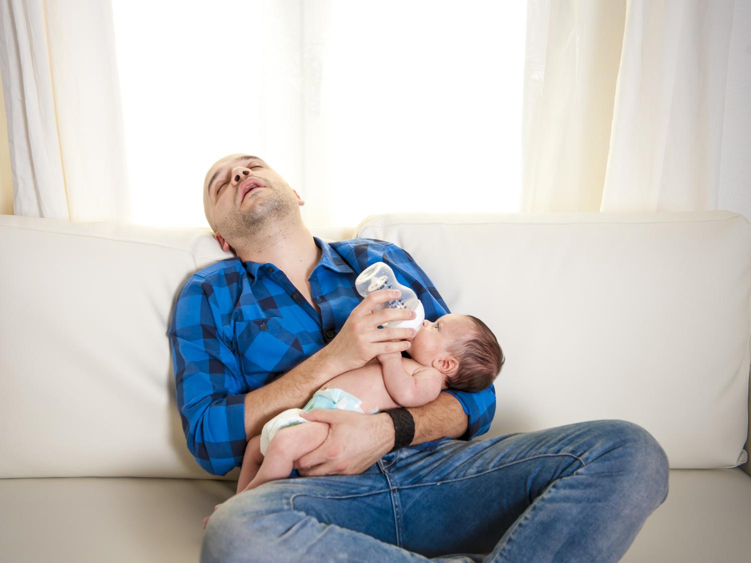 dad baby and bottle