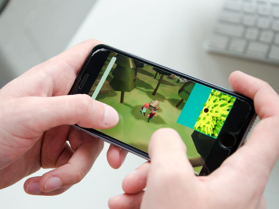 A screen shot of a smartphone with someone playing Mine Avoiders