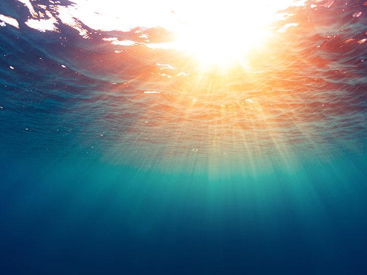 sun rays seen from underwater