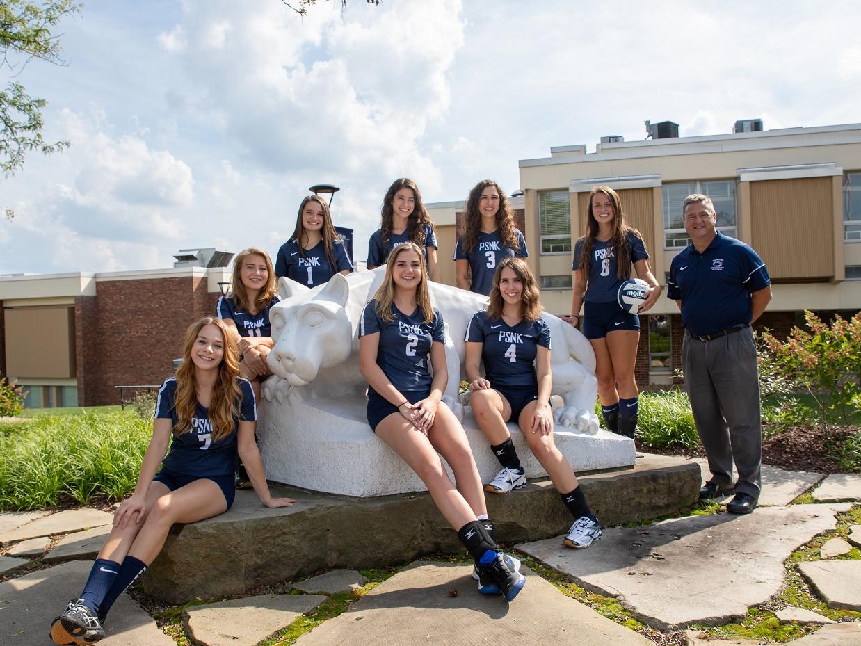 Penn State New Kensington volleyball team at lion statue